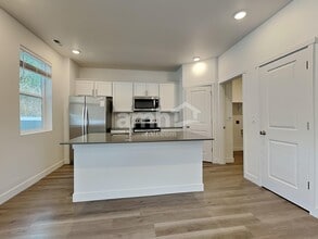 7702 Brenden St SW in Olympia, WA - Building Photo - Building Photo