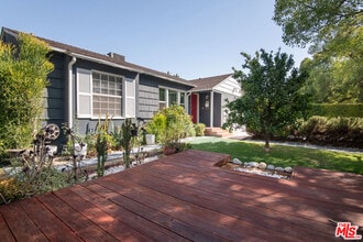 6218 Balcom Ave in Los Angeles, CA - Building Photo - Building Photo