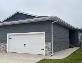 9622 W Tunis Dr in Sioux Falls, SD - Building Photo - Building Photo