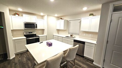 17504 NW 10th Pl in Ridgefield, WA - Foto de edificio - Building Photo