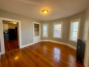 11 Mt Vernon St in Lowell, MA - Building Photo - Building Photo
