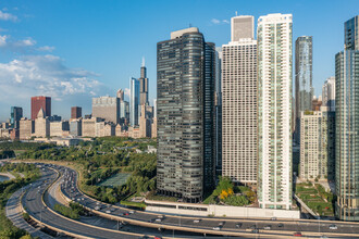 Harbor Point Tower in Chicago, IL - Building Photo - Building Photo