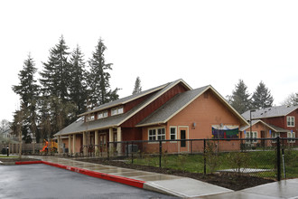 Juniper Apartments in Forest Grove, OR - Building Photo - Building Photo