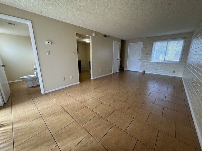 7128 W Highland Ave in Phoenix, AZ - Building Photo - Building Photo