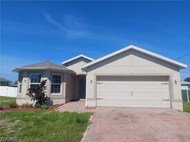 326 SW 24th Pl in Cape Coral, FL - Building Photo