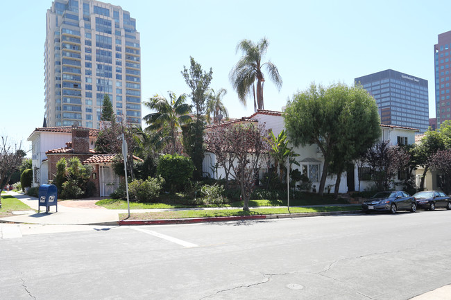 10800-10808 Lindbrook Dr in Los Angeles, CA - Building Photo - Primary Photo