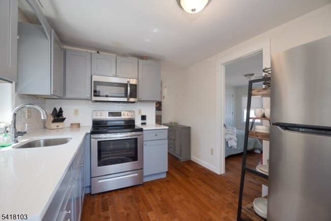 108 N Gaston Ave in Somerville, NJ - Building Photo - Building Photo