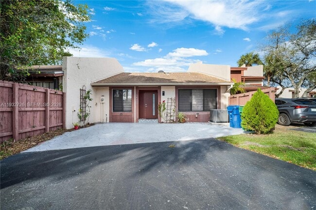 14805 SW 74th Ln in Miami, FL - Building Photo - Building Photo