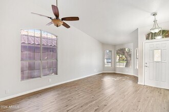 1240 E Sierra Madre Ave in Gilbert, AZ - Foto de edificio - Building Photo