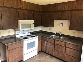 12631 W Michigan Ave, Unit A in Parma, MI - Foto de edificio - Building Photo