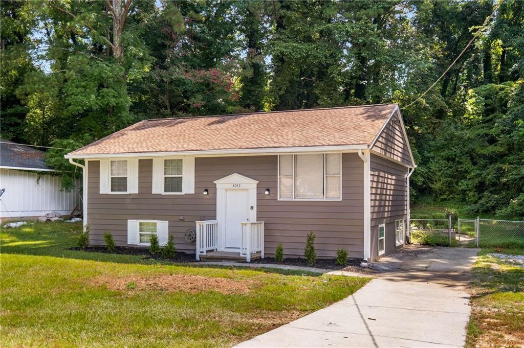 4042 Sweetbriar Ln in Forest Park, GA - Building Photo