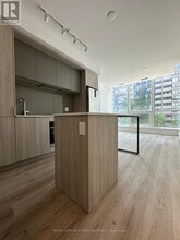 395 Square One Dr in Mississauga, ON - Building Photo - Building Photo