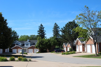 Highland Springs in Elgin, IL - Foto de edificio - Building Photo