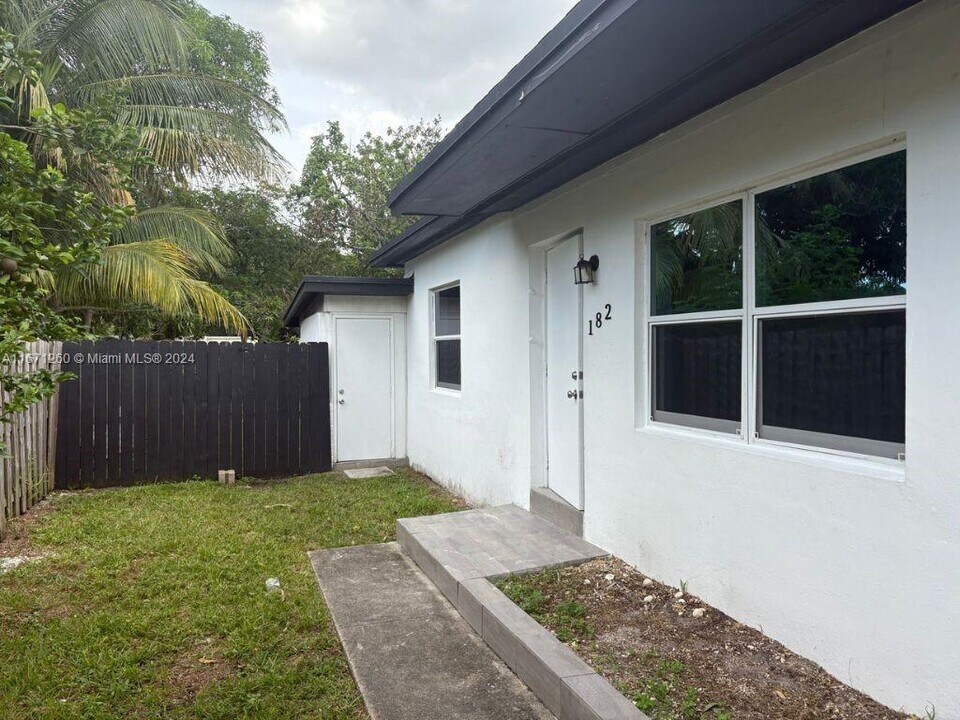 182 NW 51st St-Unit -1 in Miami, FL - Building Photo