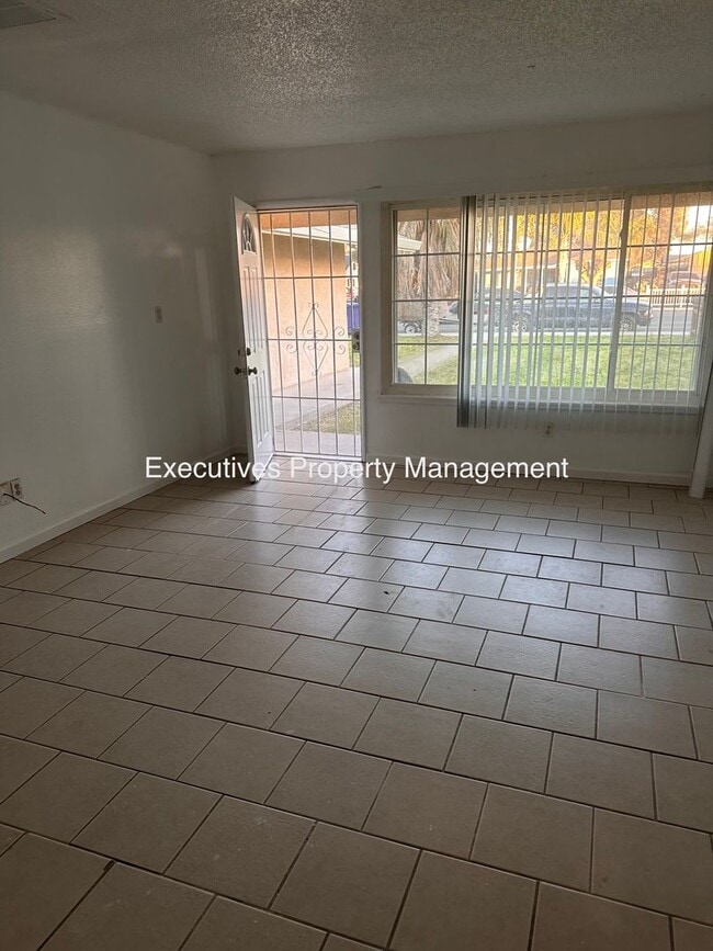 1202 Kings Ave in Chowchilla, CA - Building Photo - Building Photo