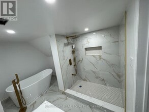 49 Riverglen Dr in Georgina, ON - Building Photo - Building Photo