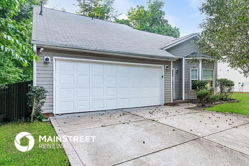 4335 Looking Glass Ln in Charlotte, NC - Foto de edificio