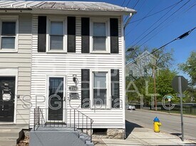 230 N Pitt St in Carlisle, PA - Building Photo