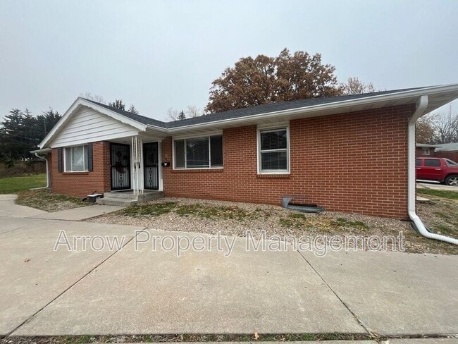 property at 800 S 38th St Ct