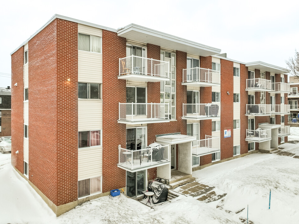 3435 Petitclerc Rue in Québec, QC - Building Photo