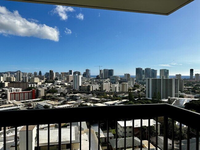 1560 Thurston Ave in Honolulu, HI - Building Photo - Building Photo