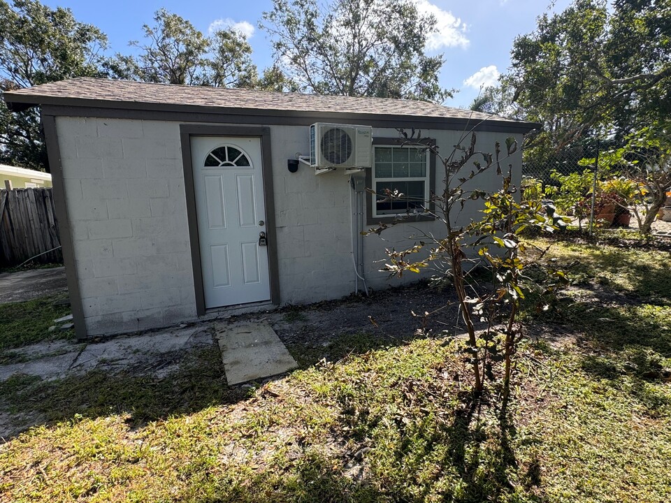 2108 W St Louis St in Tampa, FL - Foto de edificio