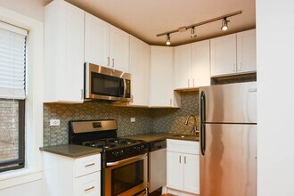 2425 N Kedzie Blvd in Chicago, IL - Building Photo - Building Photo