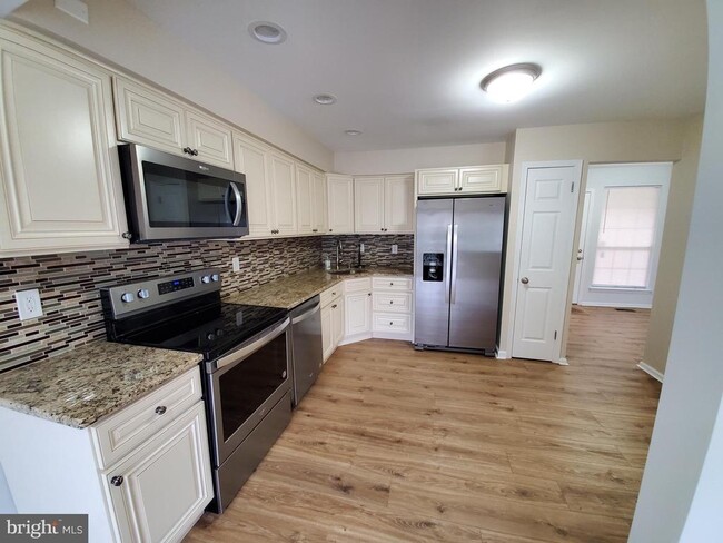 1722 McNelis Dr in Southampton, PA - Building Photo - Building Photo