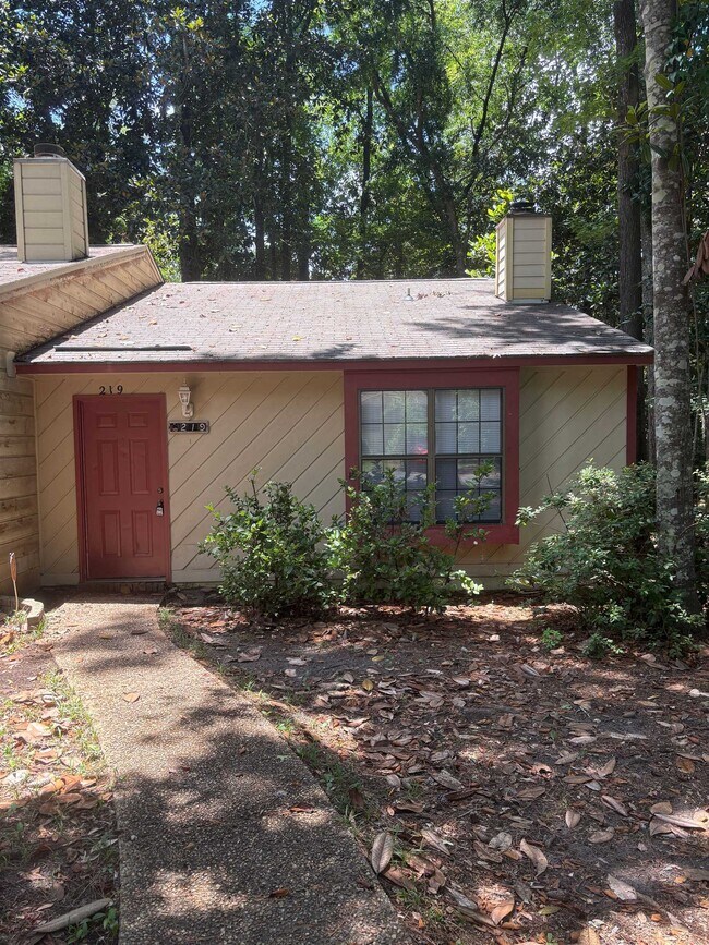 219 Parkbrook Cir