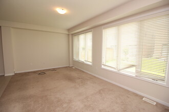 8057 Blue Ash Ln in Niagara Falls, ON - Building Photo - Building Photo