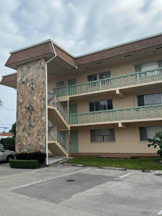 property at 700 Village Green Ct