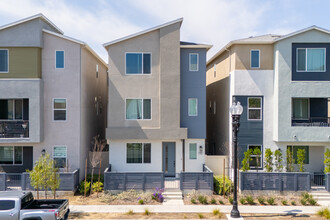 Townhomes At Lacy Crossing in Santa Ana, CA - Building Photo - Building Photo