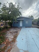 2131 NW 26th Ave in Fort Lauderdale, FL - Building Photo