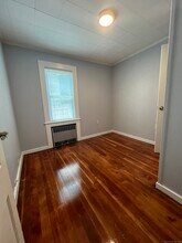 12 Robinson St in Stonington, CT - Building Photo - Building Photo