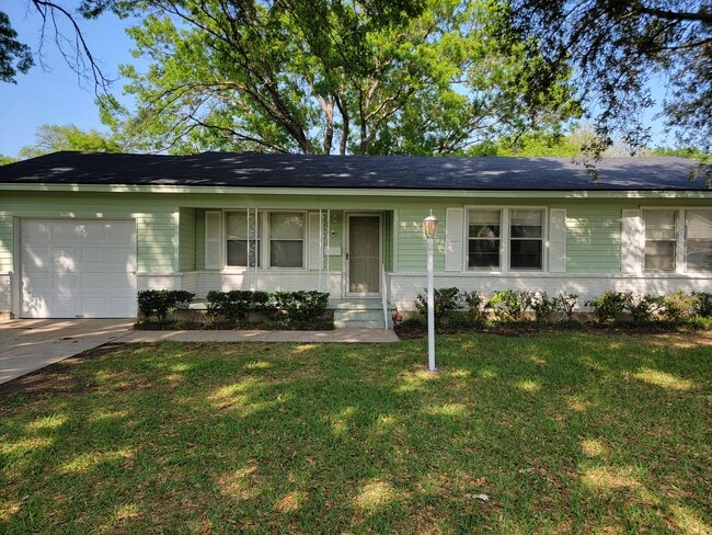 property at 2025 Mountainview Dr