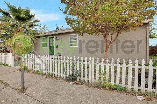 3037 San Diego Way in Sacramento, CA - Building Photo - Building Photo