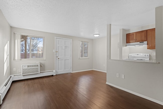 Penn Court Apartments in Englewood, CO - Building Photo - Building Photo