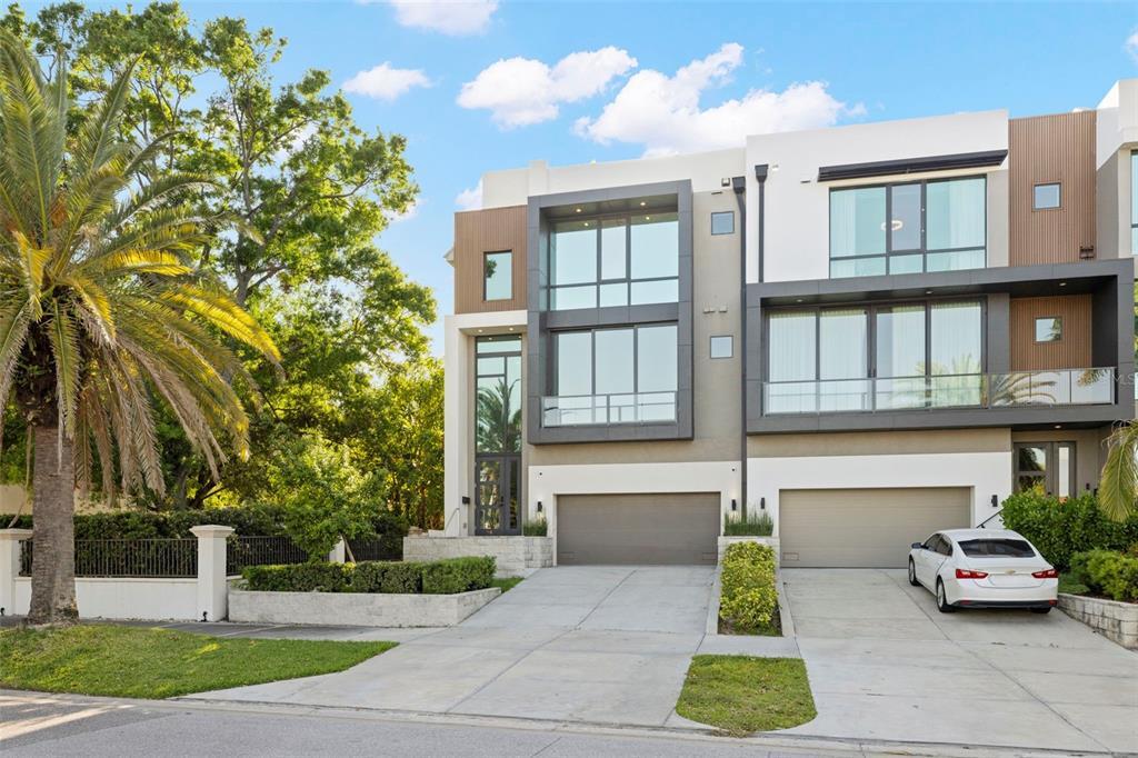98 W Davis Blvd in Tampa, FL - Building Photo