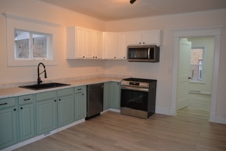 330 E Main St in Ilion, NY - Foto de edificio - Building Photo