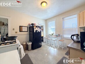 30 Fordham Rd, Unit 2 in Boston, MA - Foto de edificio - Building Photo