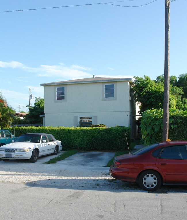 5 NE 16th Ct in Fort Lauderdale, FL - Building Photo - Building Photo