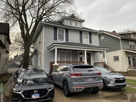 87 E 15th St in Holland, MI - Building Photo