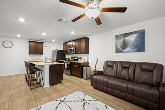 7304 Sparkling Light Dr in Del Valle, TX - Building Photo - Building Photo