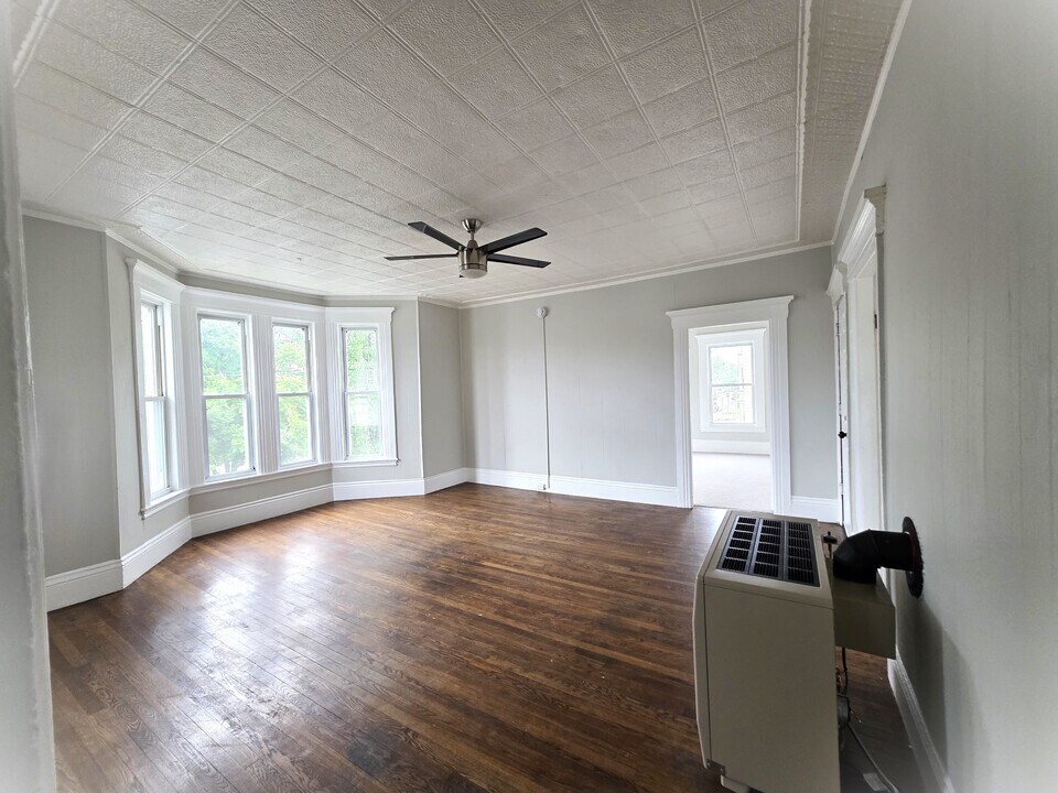 357 Central St, Unit #2 in Manchester, NH - Building Photo