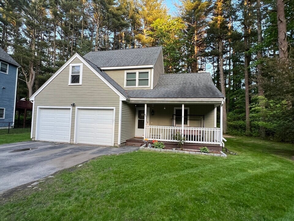 45 Winterberry Way in Bedford, MA - Building Photo