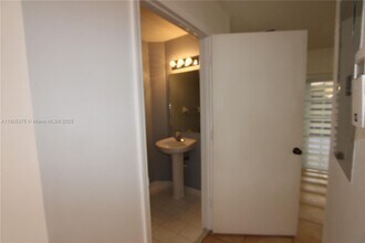 7075 NW 173rd Dr in Hialeah, FL - Building Photo - Building Photo