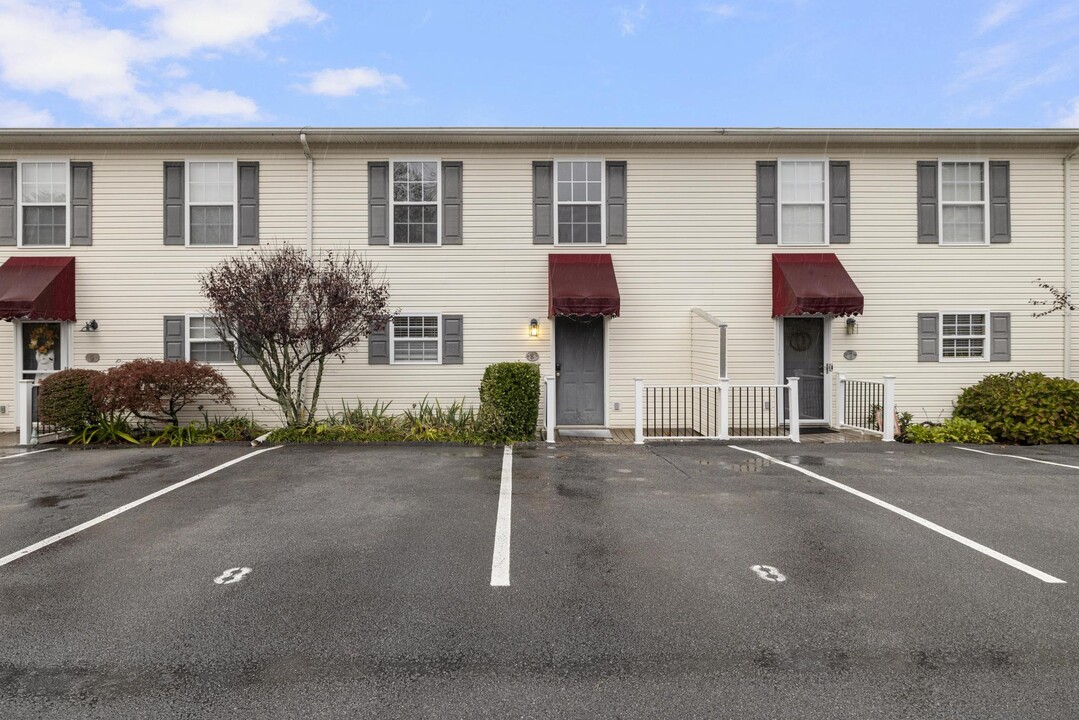 2101 Cherokee Rd in Johnson City, TN - Building Photo