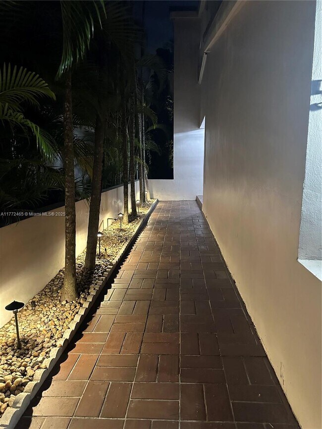 511 Vittorio Ave in Coral Gables, FL - Building Photo - Building Photo