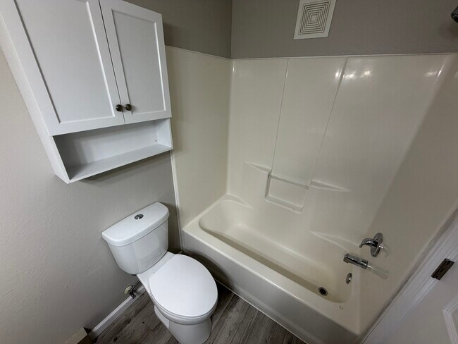 1203 34th St Cir S in Moorhead, MN - Building Photo - Building Photo