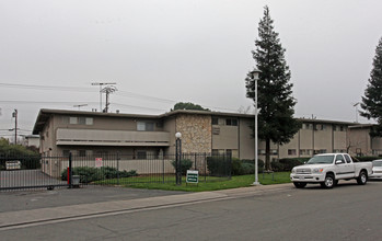 Arden Fair Apartments in Sacramento, CA - Building Photo - Building Photo